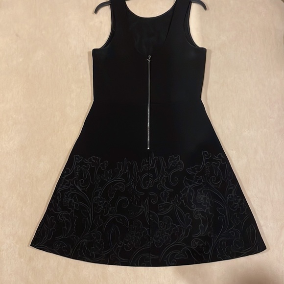 Vera Wang Scuba Neoprene Embossed Fit N Flare Sleeveless Dress in size 12 - Picture 6 of 8